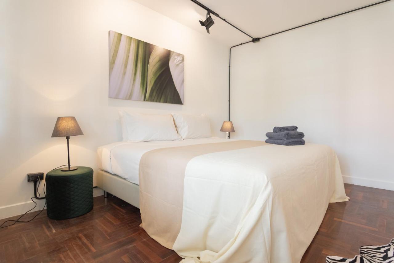 Mini-Me Hubs, Charm Suites & Pool In Old City Chiang Mai Exterior photo
