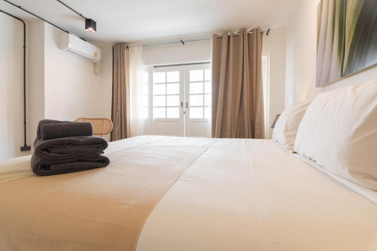 Mini-Me Hubs, Charm Suites & Pool In Old City Chiang Mai Exterior photo