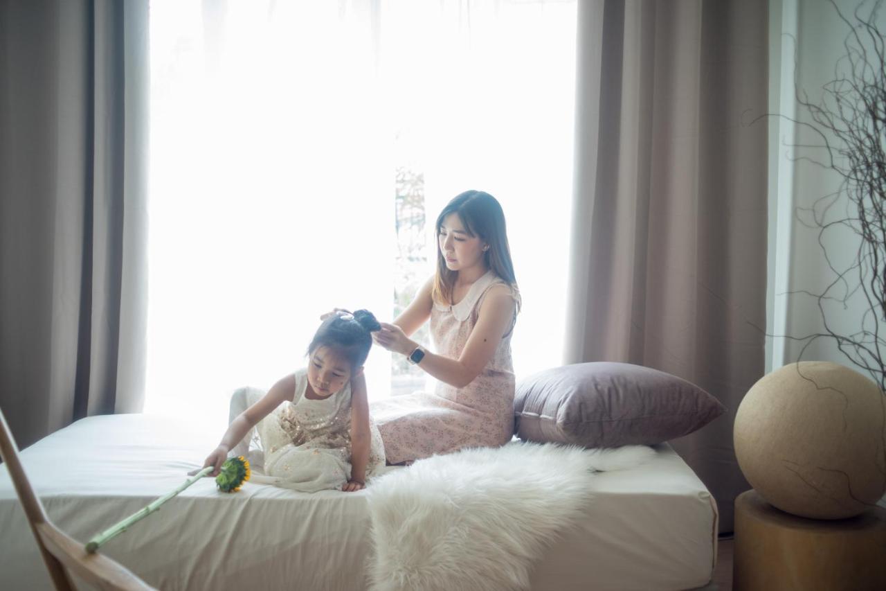 Mini-Me Hubs, Charm Suites & Pool In Old City Chiang Mai Exterior photo