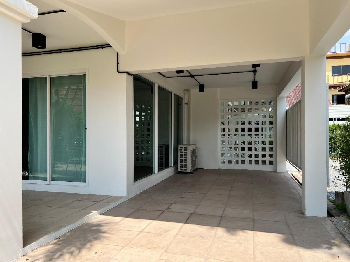 Mini-Me Hubs, Charm Suites & Pool In Old City Chiang Mai Exterior photo